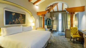 Gran Clase Suite King | 1 bedroom, premium bedding, down comforters, minibar