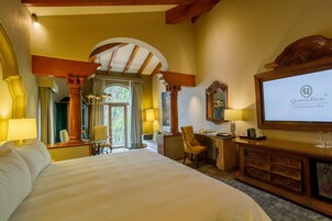 Gran Clase Suite King | 1 bedroom, premium bedding, down comforters, minibar