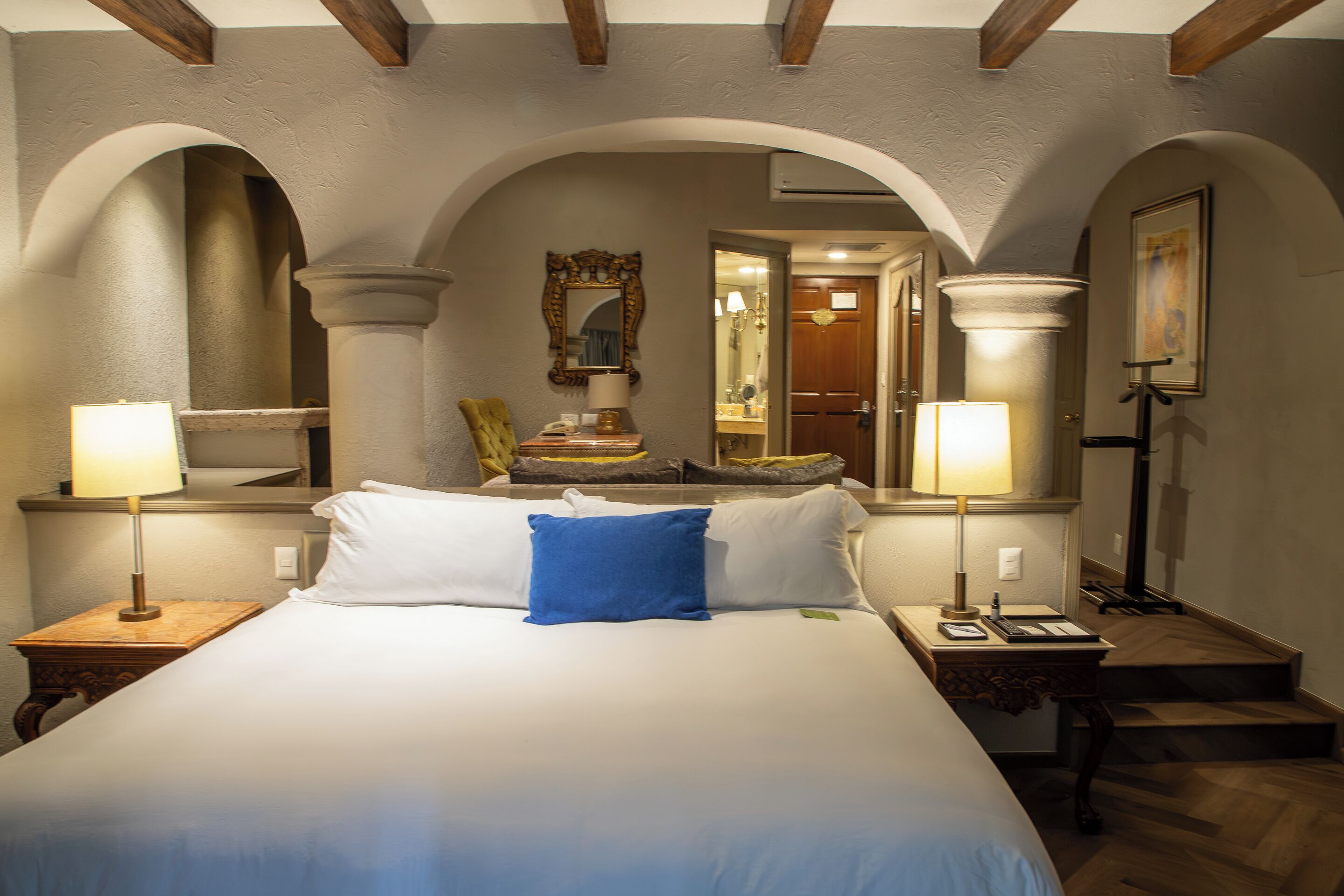 Master Suite King | 1 bedroom, premium bedding, down comforters, minibar
