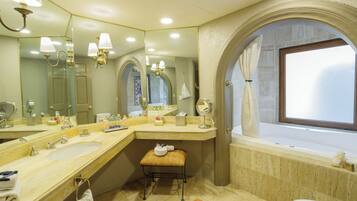 Suite Gobernador King | 1 habitación, ropa de cama de alta calidad, edredón y minibar