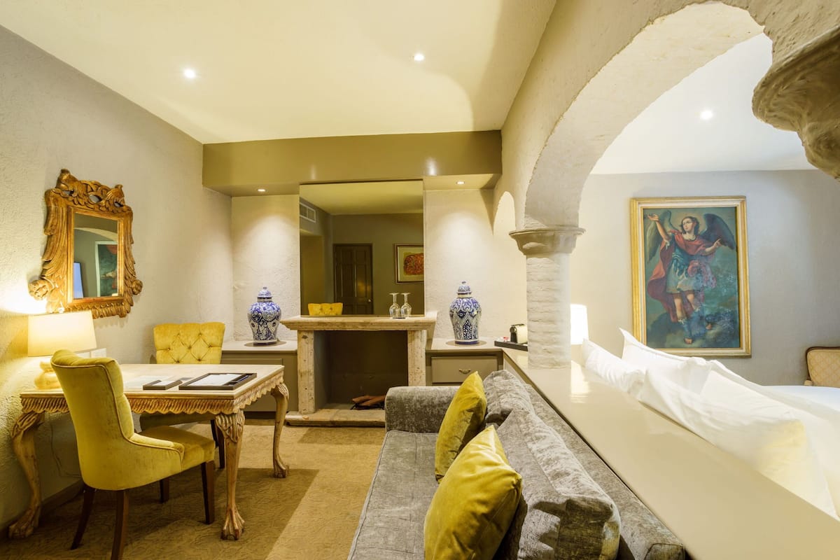Master Suite King | 1 bedroom, premium bedding, down comforters, minibar