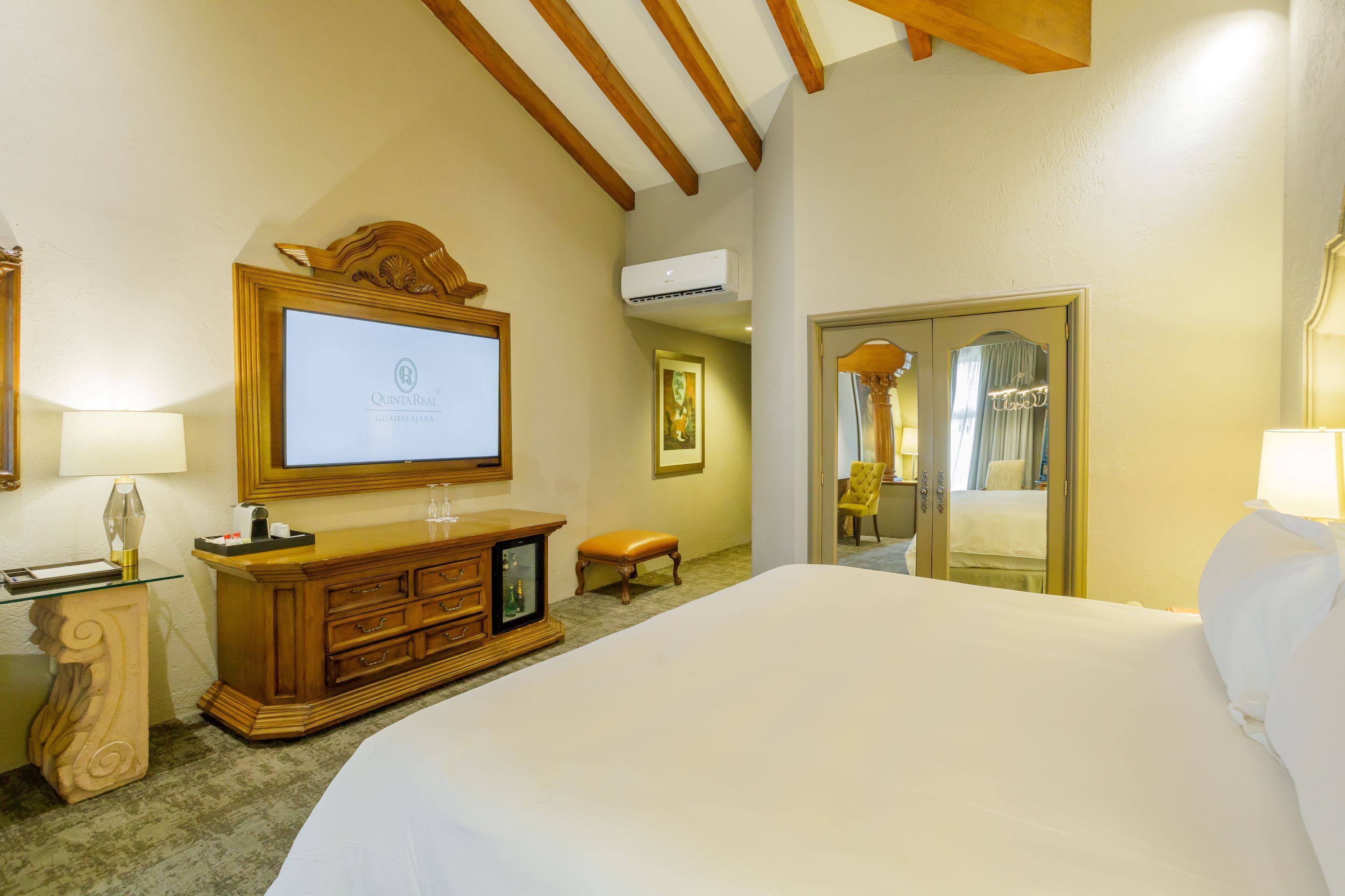 gran clase suite king | 1 bedroom, premium bedding, down duvets, minibar