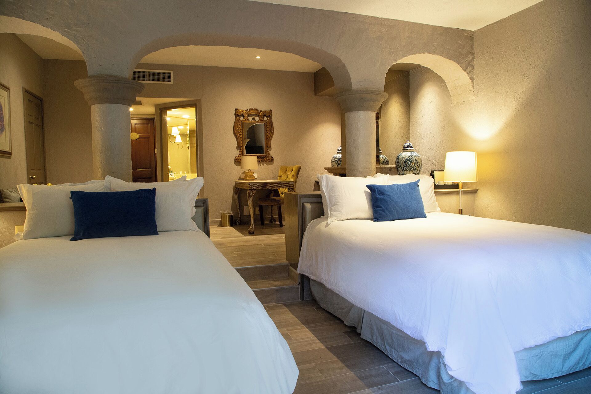 Master Suite Dos Camas | 1 bedroom, premium bedding, down comforters, minibar