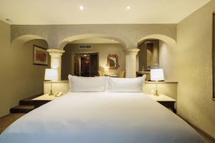 1 habitación, ropa de cama de alta calidad, cubrecamas y minibar