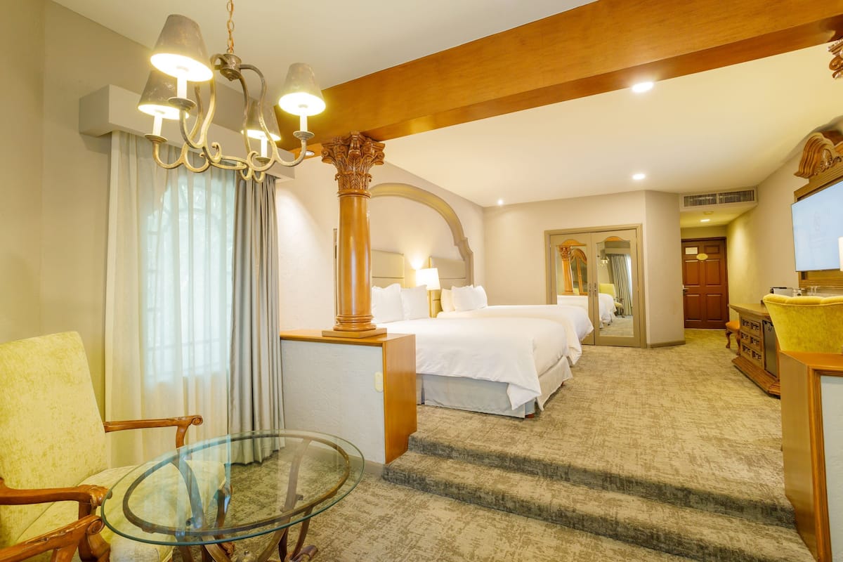 Gran Clase Suite Dos Camas | 1 bedroom, premium bedding, down comforters, minibar