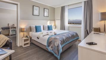 1 habitación, caja de seguridad en la habitación y escritorio