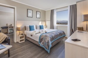 Family Room | In-room safe, desk, laptop workspace, blackout curtains
