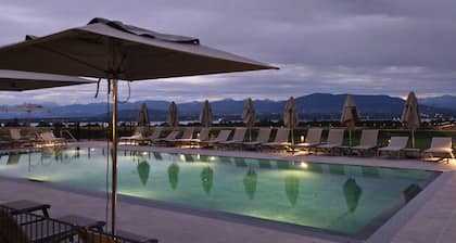 Everness Hotel & Resort