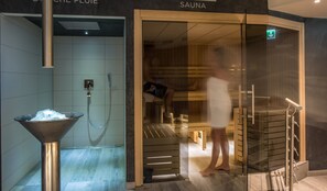 Couples treatment rooms, sauna, hot tub, steam room, Turkish bath