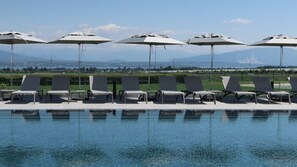 Seasonal outdoor pool, open 7:00 AM to 9:00 PM, pool umbrellas - Everness Hotel & Resort (Chavannes-de-Bogis)