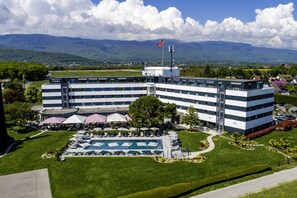 Vista frontal de la propiedad