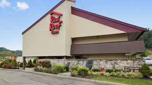 Unclassified image, 2 of 19, button - Red Roof Inn Charleston West - Hurricane, WV (Hurricane)