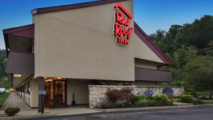 Unclassified image, 3 of 19, button - Red Roof Inn Charleston West - Hurricane, WV (Hurricane)