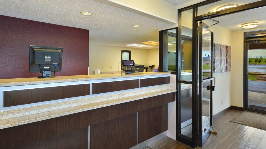 Red Roof Inn Charleston West - Hurricane, WV