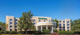 La Quinta Inn & Suites by Wyndham Sarasota Downtown