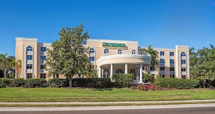 La Quinta Inn & Suites by Wyndham Sarasota Downtown