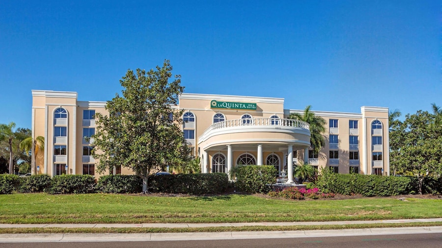 La Quinta Inn & Suites by Wyndham Sarasota Downtown