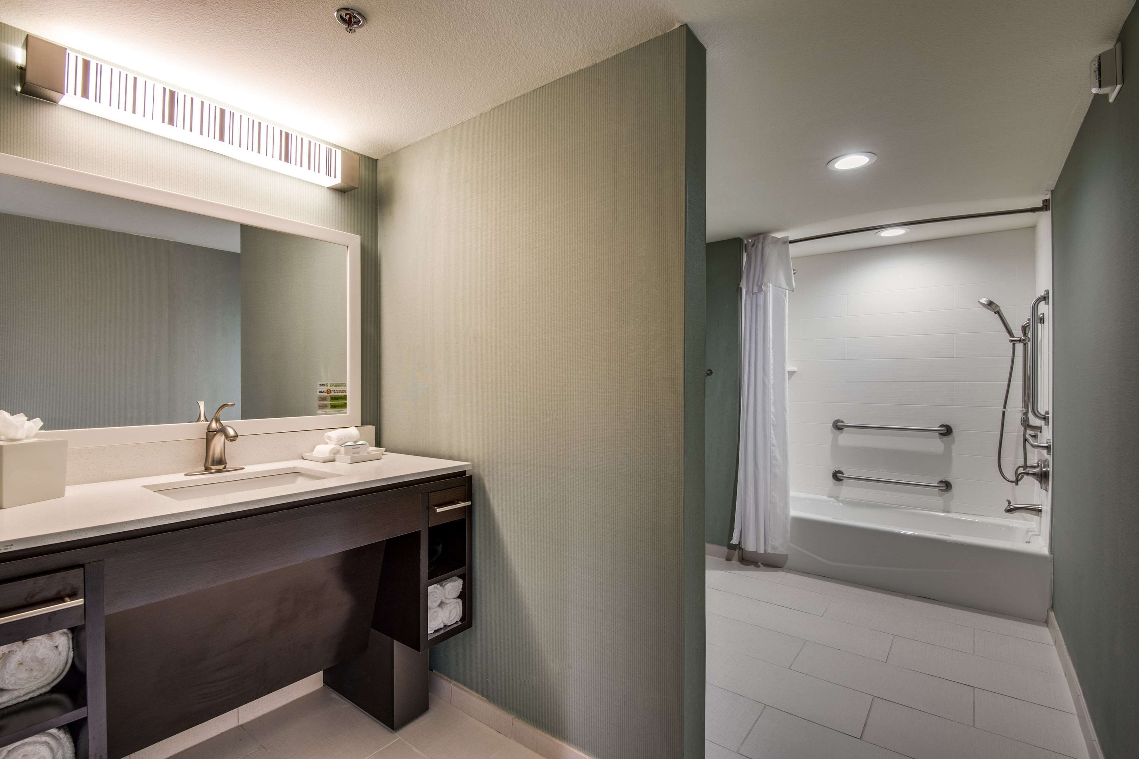 studio, 1 queen bed, accessible, bathtub (mobility & hearing) | bathroom | combined shower/bathtub, free toiletries, towels