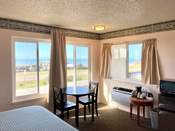 Habitación Premium, 1 cama de matrimonio grande, no fumadores, vistas al mar | Ropa de cama de alta calidad, colchones viscoelásticos, escritorio