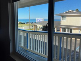 Standard Room, 1 King Bed, Non Smoking, Partial Ocean View | Beach/ocean view