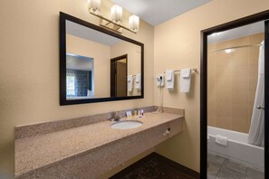 Suite Studio, 2 grands lits, non-fumeur (Second Floor) | Salle de bain