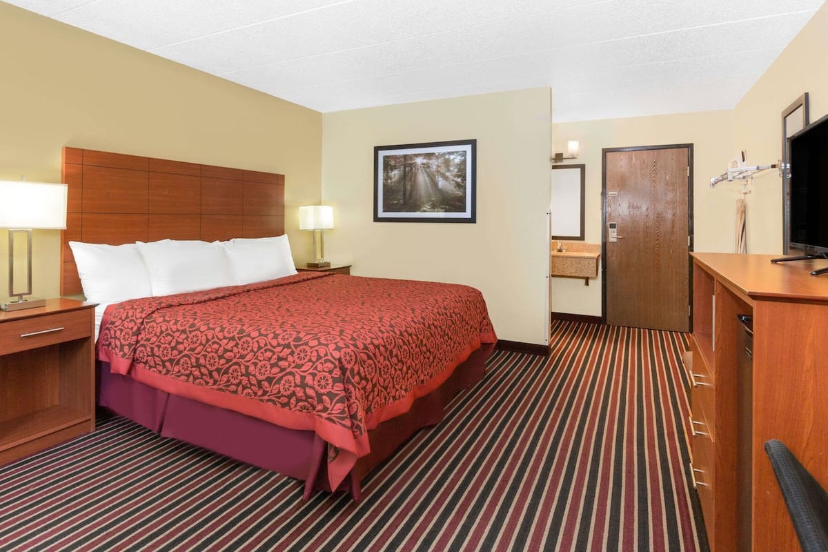 Desk, iron/ironing board, free WiFi, bed sheets