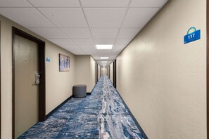 Fridge, microwave, coffee/tea maker - Days Inn by Wyndham Newton (Newton)