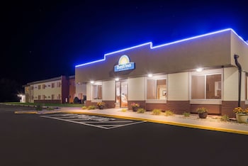 Days Inn by Wyndham Newton