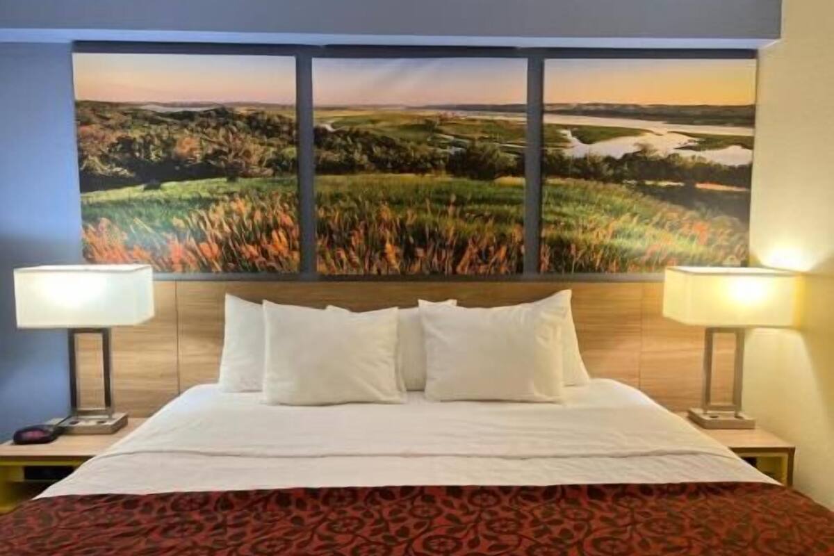 مكتب ومكواة/لوح كي وواي فاي مجانًا وملاءات أسرّة