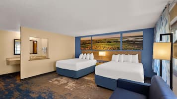 開放式套房, 2 張加大雙人床, 非吸煙房 (Second Floor) | 書桌、熨斗/熨衣板、免費無線上網、床單