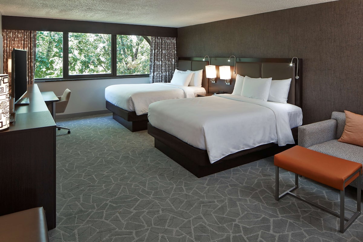 1 bedroom, premium bedding, in-room safe, desk