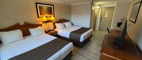 Rom, 2 queensize-senger, ikke-røyk | Sengetøy av topp kvalitet, senger med overmadrass og skrivebord