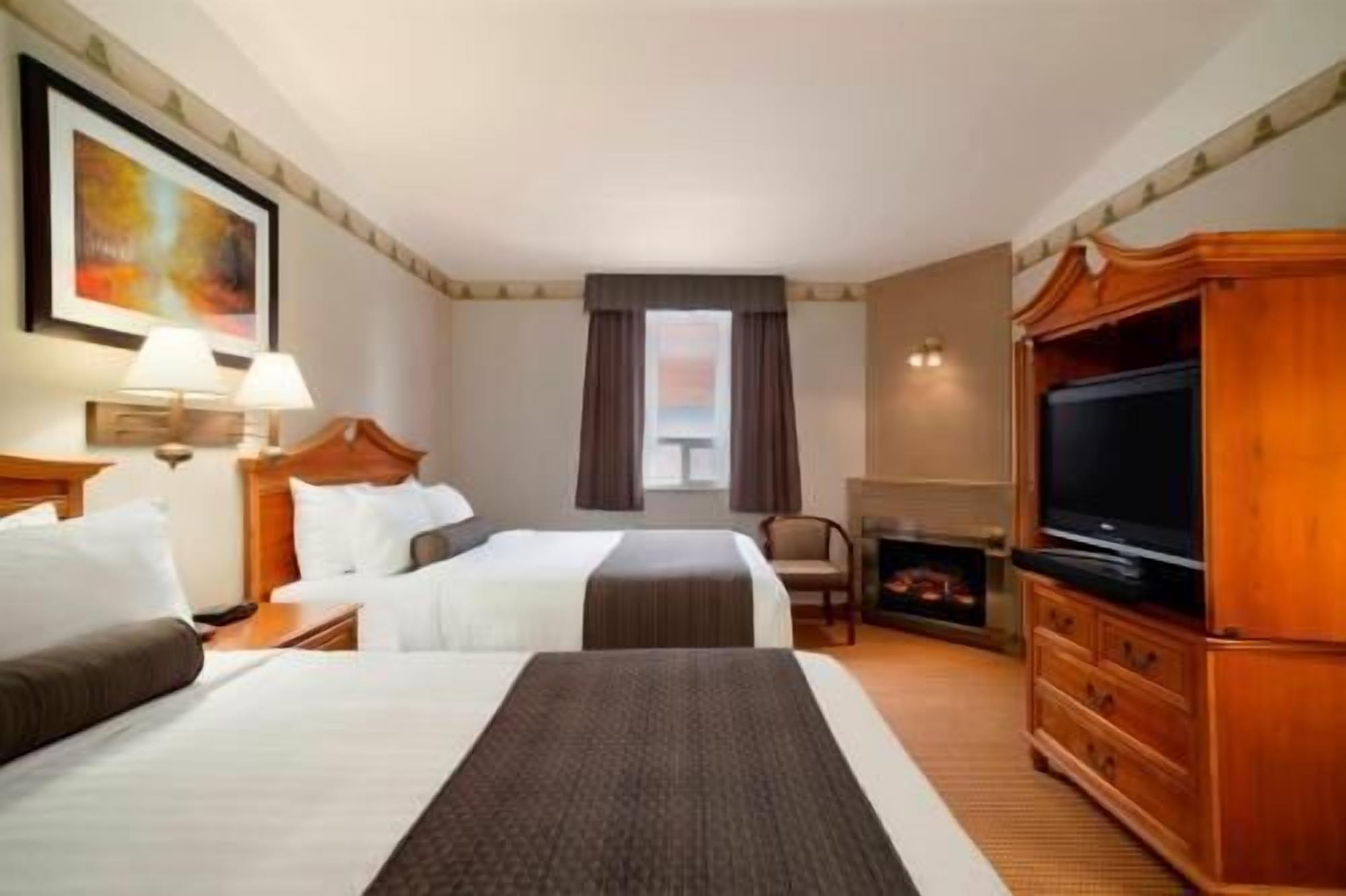 Ropa de cama de alta calidad, camas con pillow-top y escritorio 