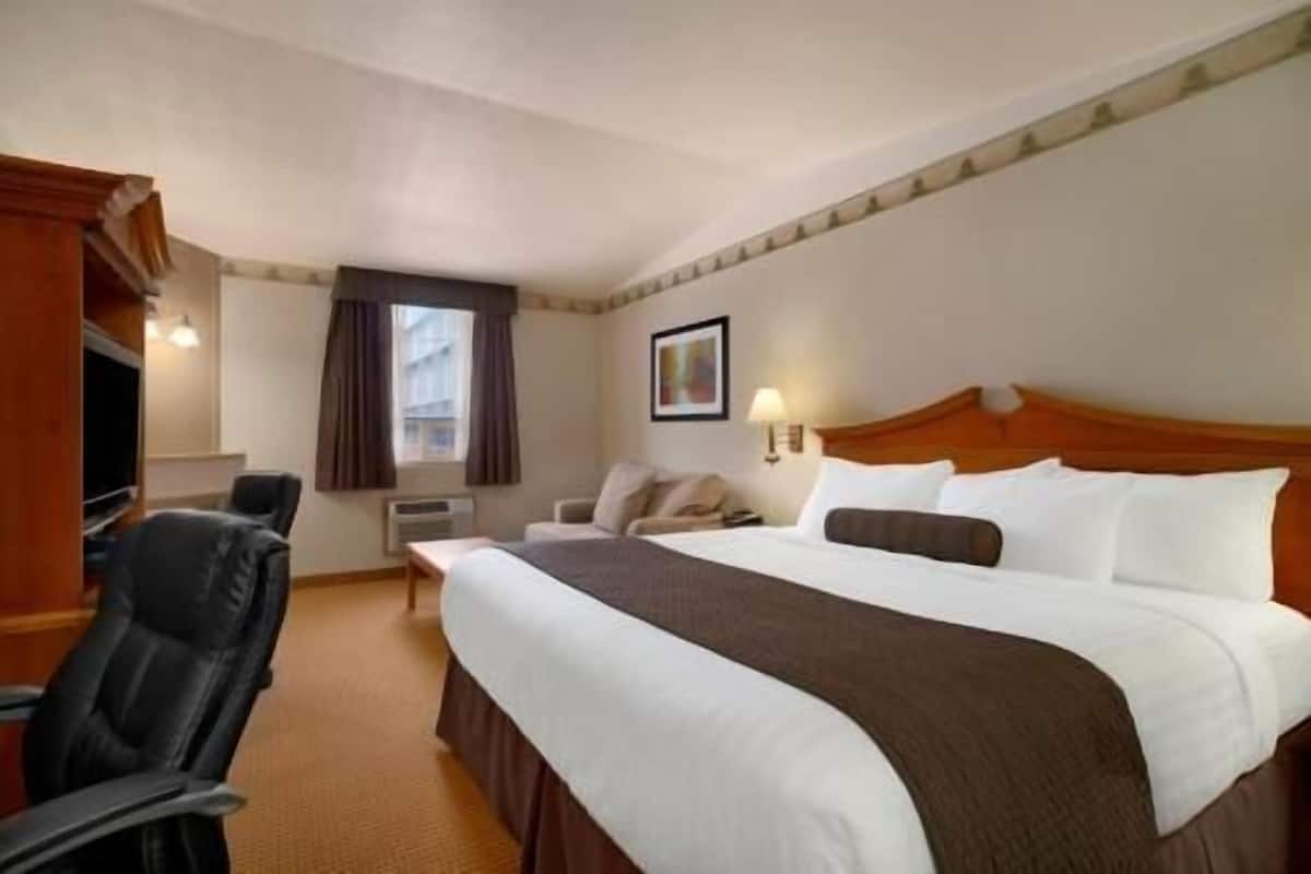 Premium bedding, pillowtop beds, desk, blackout drapes