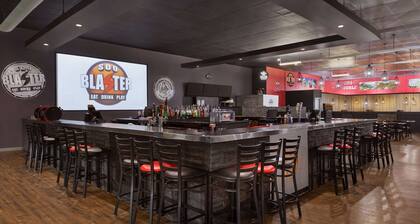 Days Inn & Suites by Wyndham Sault Ste. Marie ON