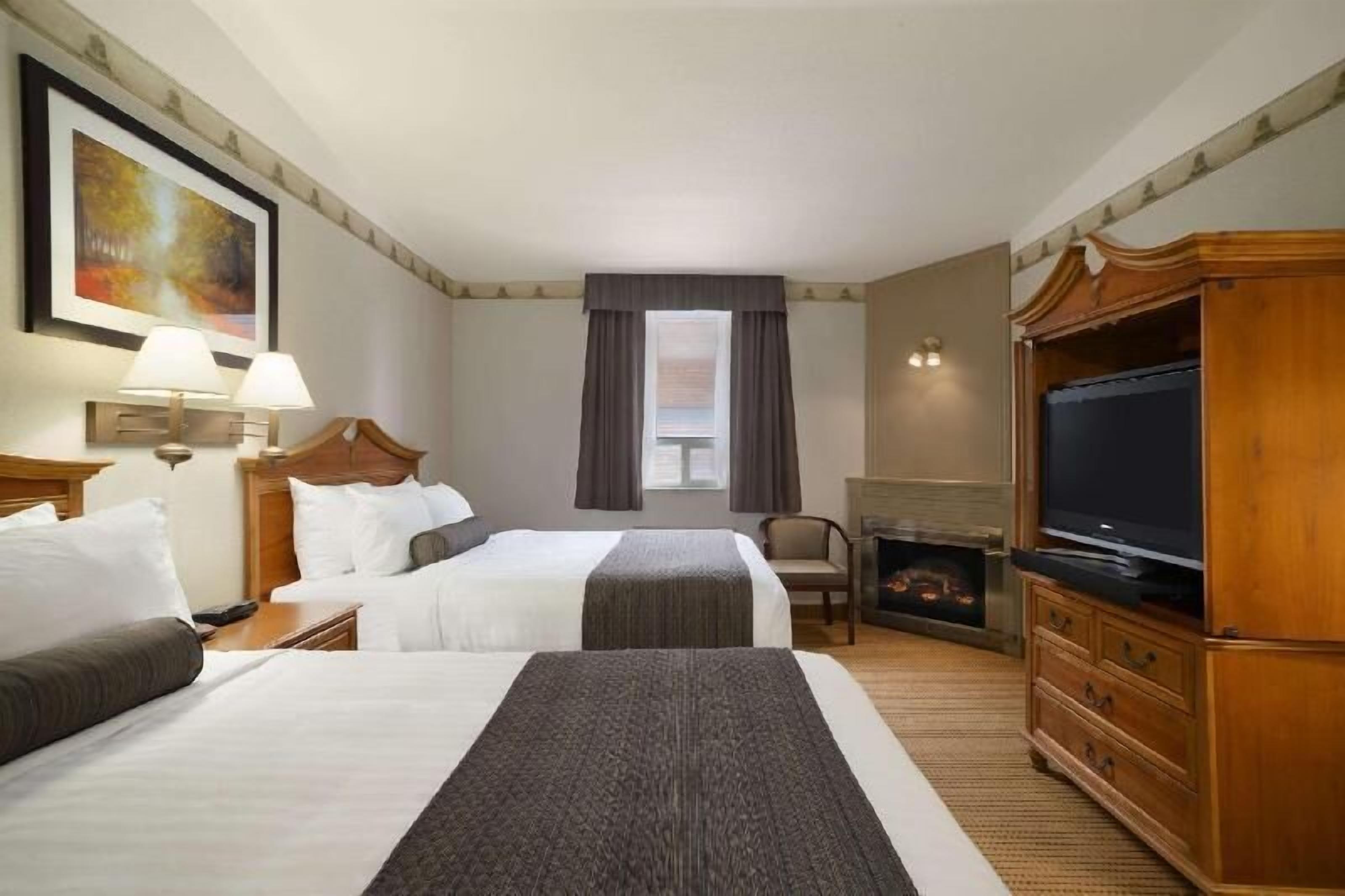 Ropa de cama de alta calidad, camas con pillow-top y escritorio 
