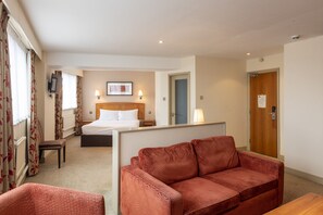 Superior-Suite, 1 King-Bett, Nichtraucher (Separate Lounge) | Schreibtisch, Bügeleisen/Bügelbrett, kostenloses WLAN