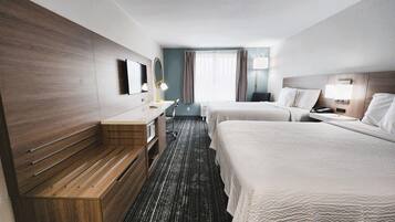 Zimmer, 2 Queen-Betten, Nichtraucher | Schreibtisch, laptopgeeigneter Arbeitsplatz, Verdunkelungsvorhänge