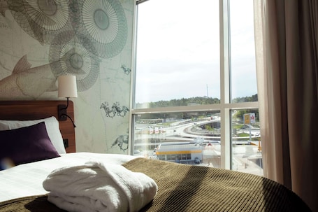 Escritorio, cortinas blackout y camas plegables/adicionales