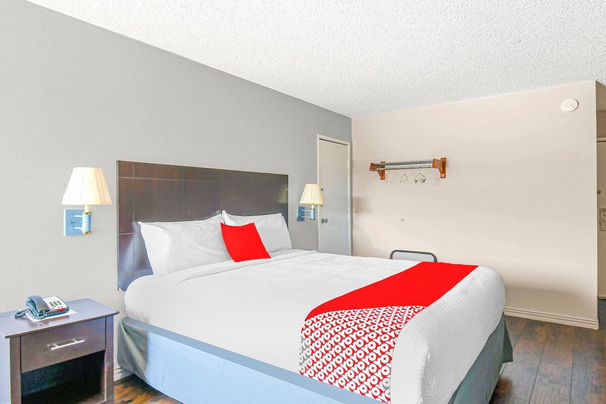Desk, rollaway beds (free), WiFi (free), alarm clocks