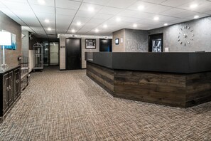 Lobby - Days Hotel by Wyndham University Ave SE (Minneapolis)