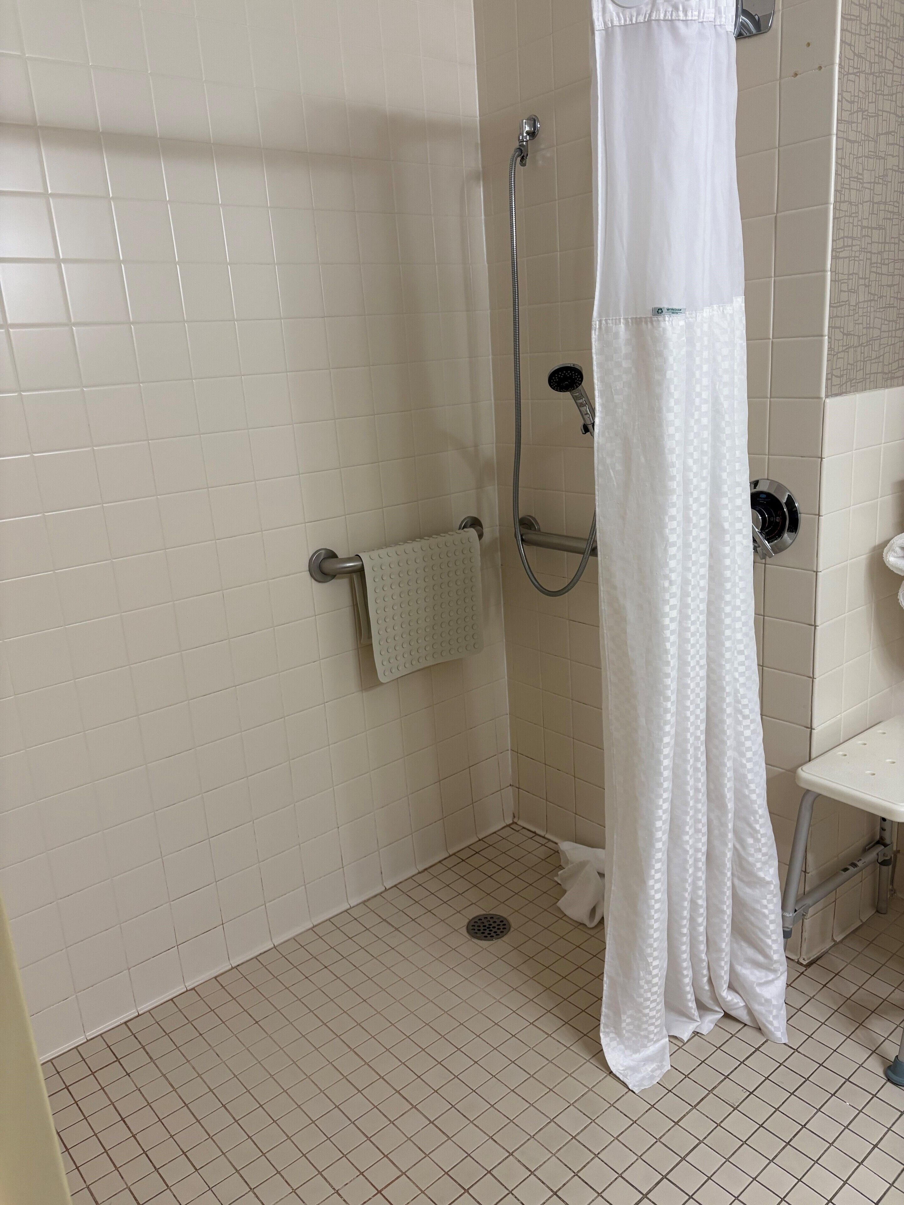 Foto - Days Hotel by Wyndham University Ave SE