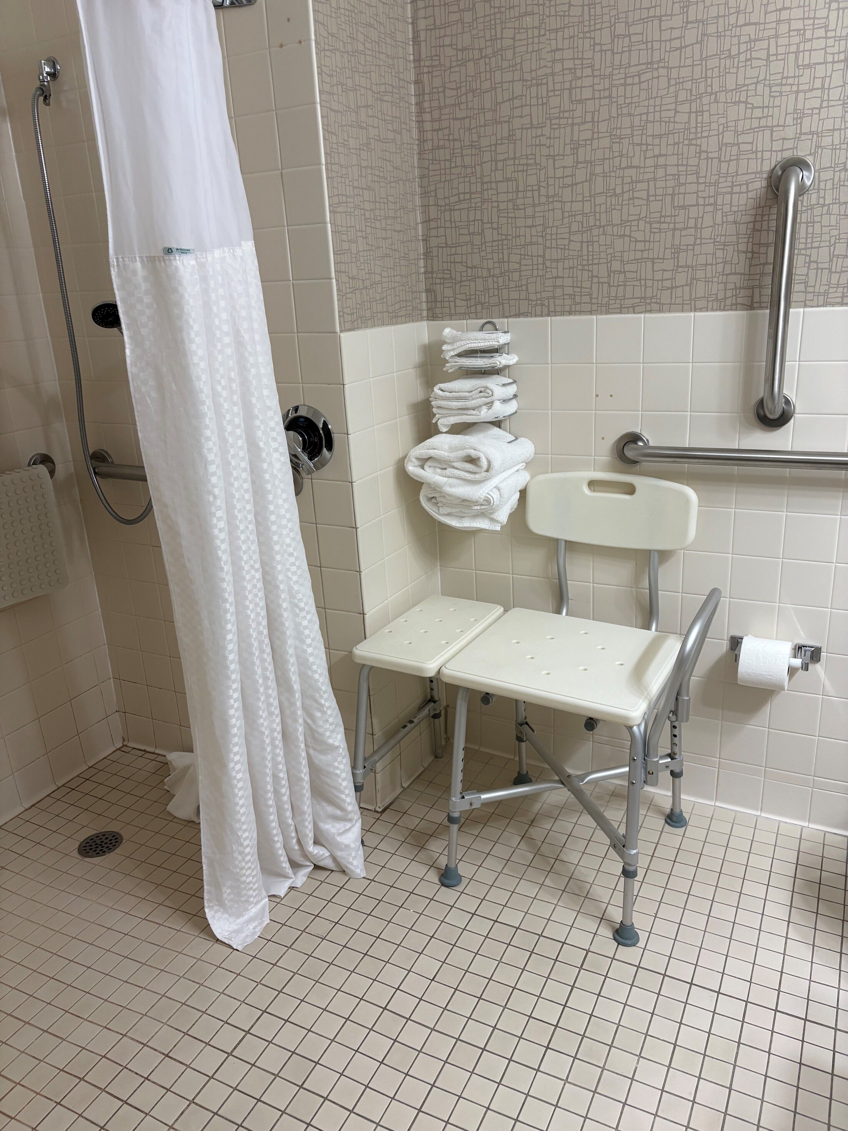 Foto - Days Hotel by Wyndham University Ave SE