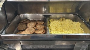 Free daily full breakfast  - Rodeway Inn (Barboursville)