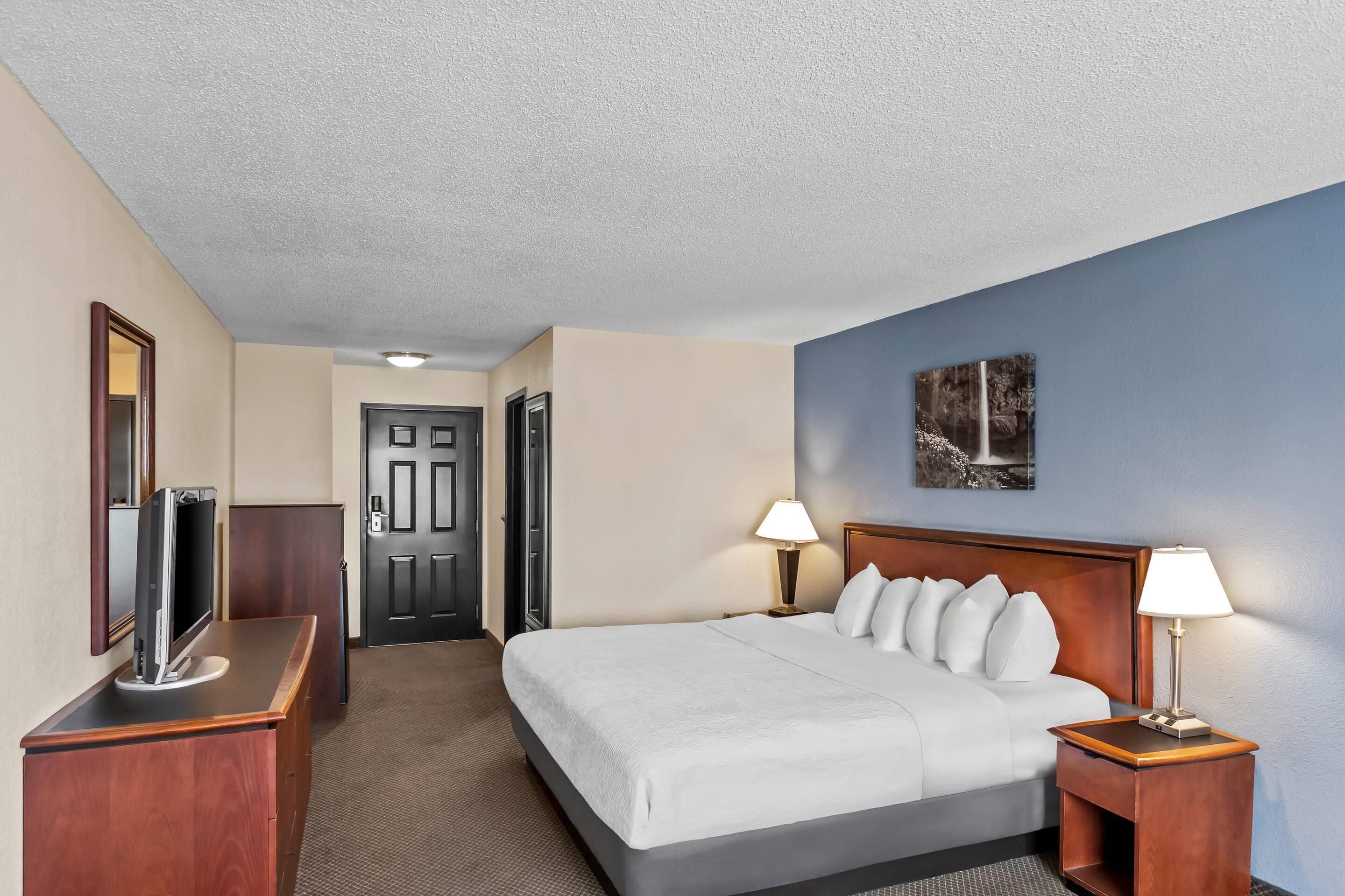 In-room safe, desk, iron/ironing board, free cribs/infant beds