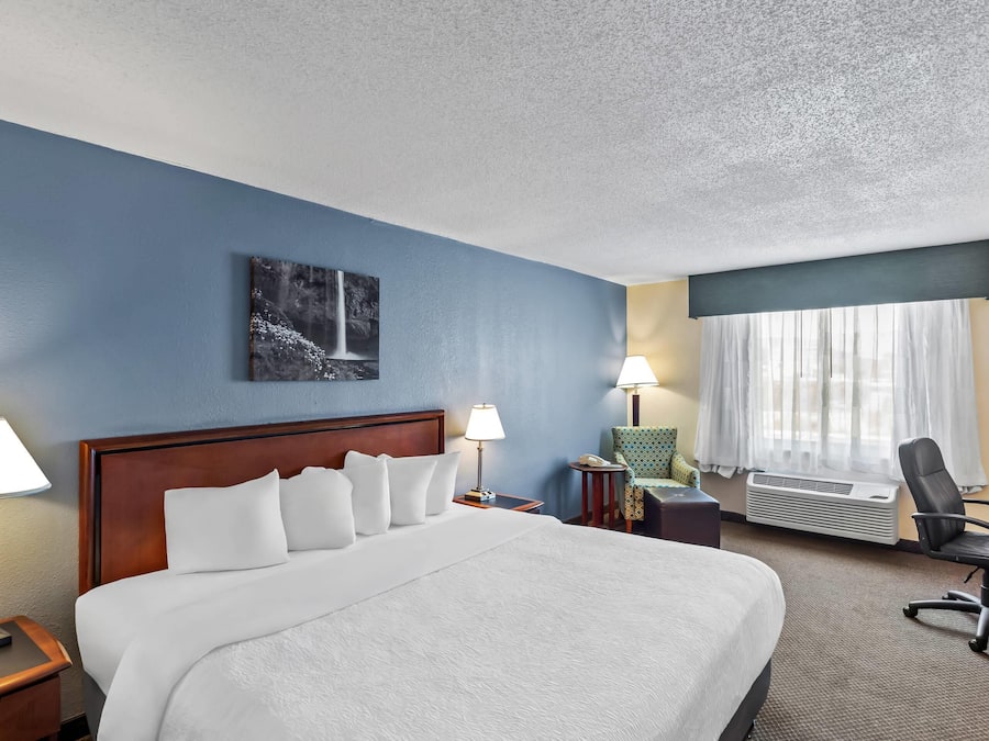 In-room safe, desk, iron/ironing board, free cribs/infant beds