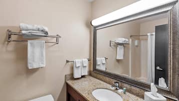 Habitación estándar, 2 camas matrimoniales, para no fumadores | Caja de seguridad en la habitación y escritorio