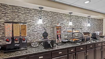 فطور كامل مجانًا يوميًا