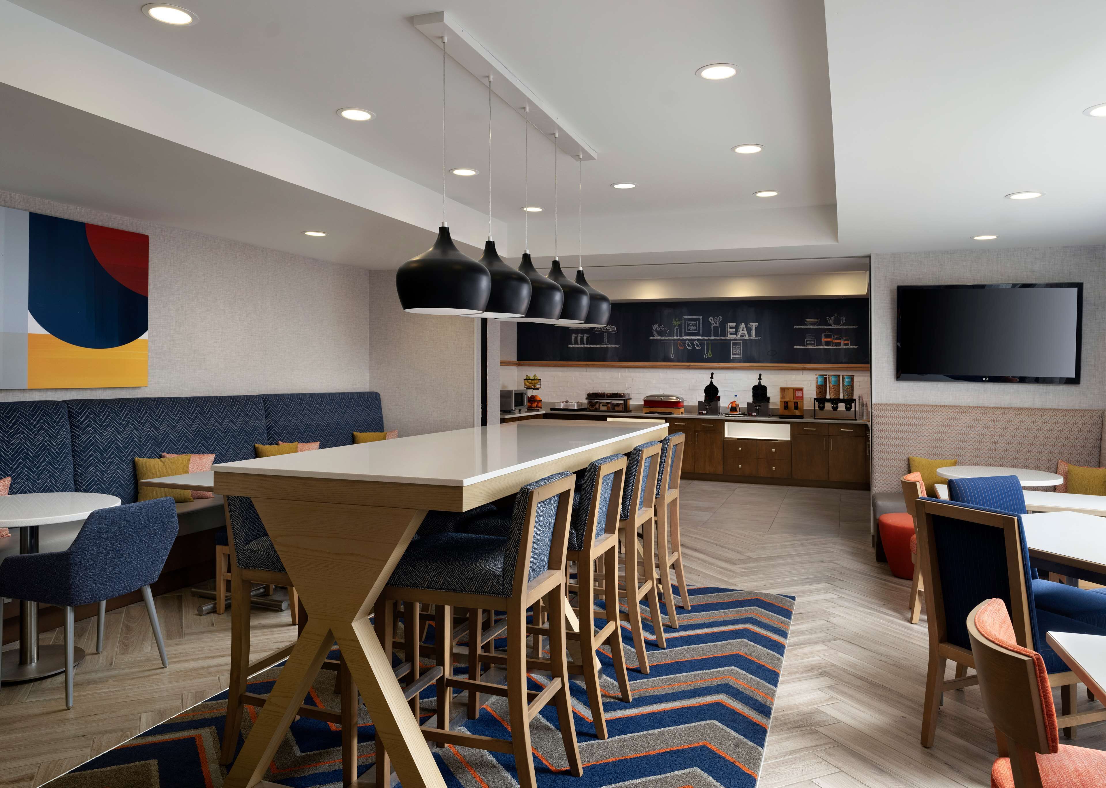 free daily full breakfast