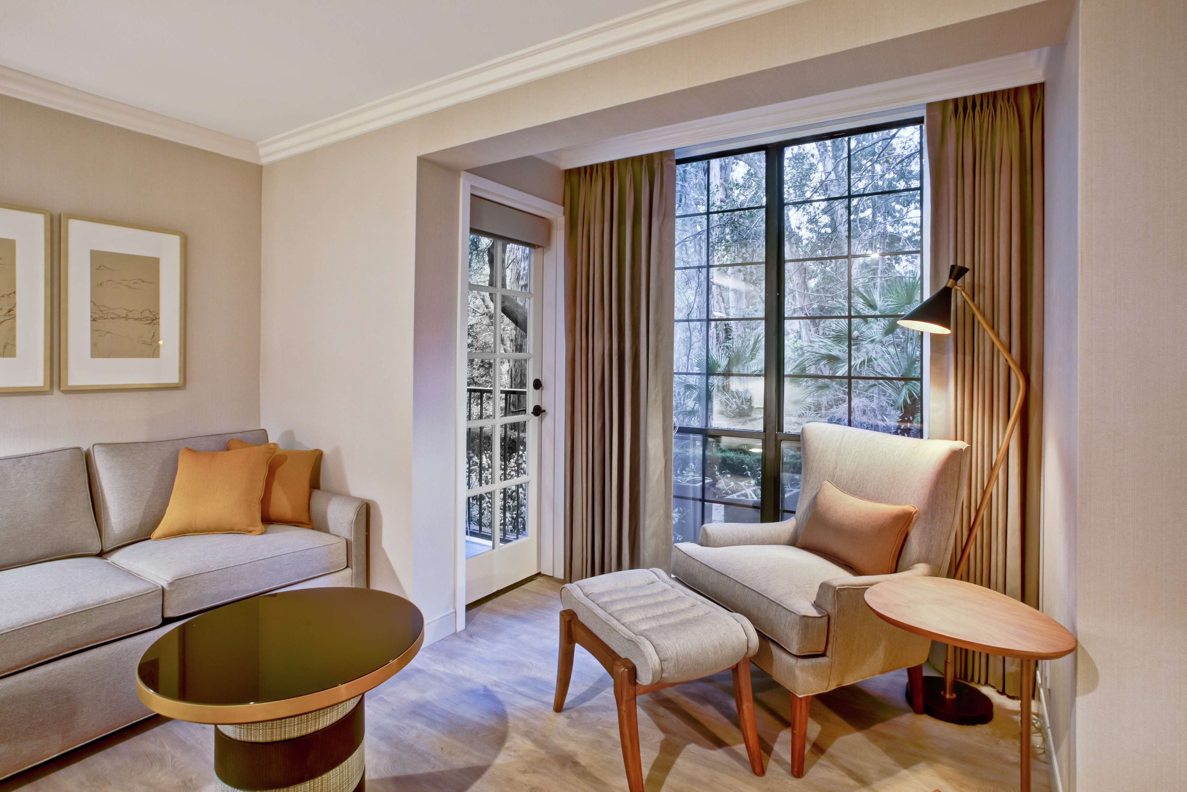 47-inch flat-screen tv with cable channels, tv, ipod dock